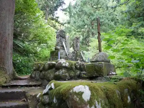 八海山尊神社の建物その他