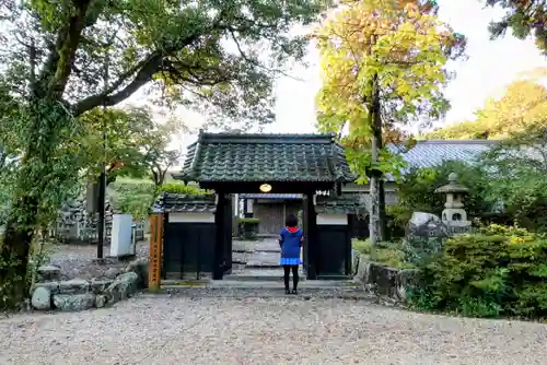 亀山神社の山門