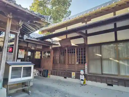 泉蔵院の本殿・本堂