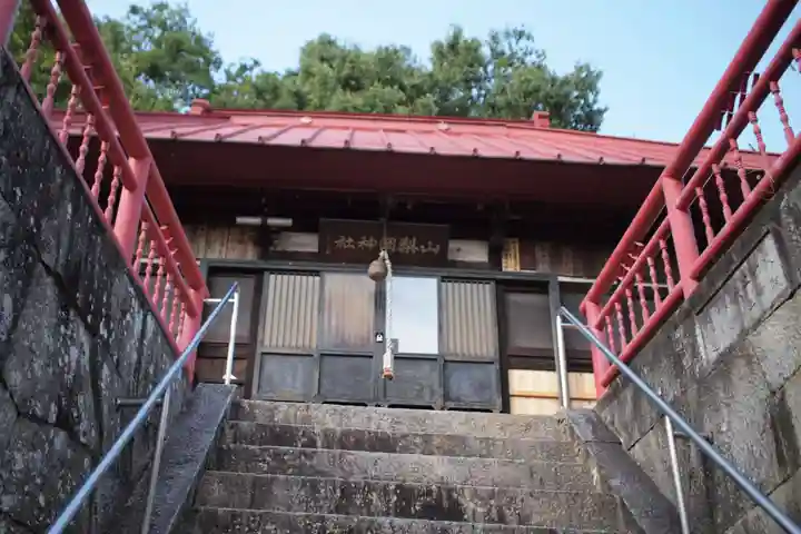 山梨岡神社の本殿・本堂