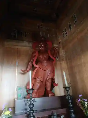 身延山奥之院思親閣の像