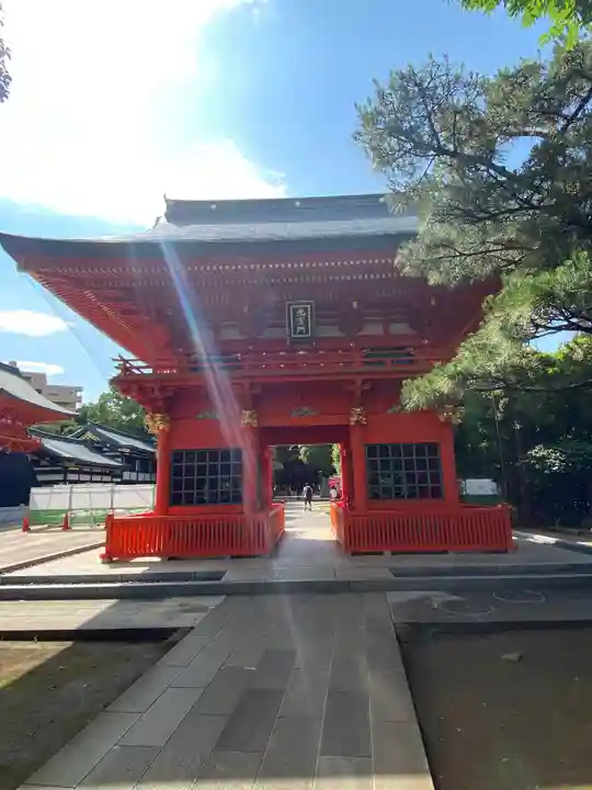 穴八幡宮の山門・神門