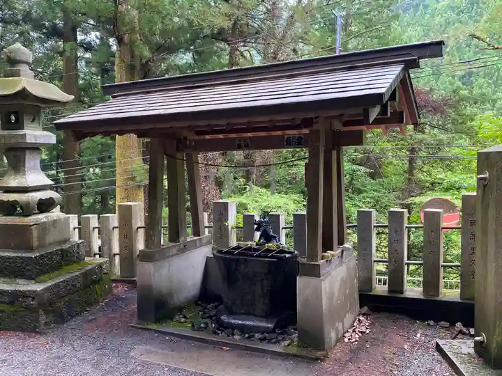 九頭龍神社の手水舎