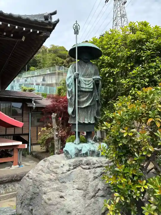 玉泉寺の{uncategorized: "未分類", other: "その他", undefined: "問題あり", building: "その他建物", grave: "お墓", sacred_gate: "鳥居", guardian: "狛犬", statue: "像", buddha: "仏像", history: "歴史", nature: "自然", garden: "庭園", animal: "動物", pagoda: "塔", temizu: "手水舎", mountain_gate: "山門・神門", sanctuary: "本殿・本堂", subordinate: "末社・摂社", art: "芸術", scenery: "景色", jizo: "地蔵", ema: "絵馬", goshuin: "御朱印", omikuji: "おみくじ", items: "授与品その他", amulet: "お守り", goshuincho: "御朱印帳", eats: "食事", festival: "お祭り", votive_dance: "神楽", shichigosan: "七五三参", wedding: "結婚式", experience: "体験その他", initially: "初詣", around: "周辺", anti_infection: "感染症対策"}