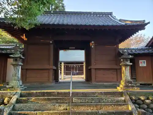 津江神社の山門