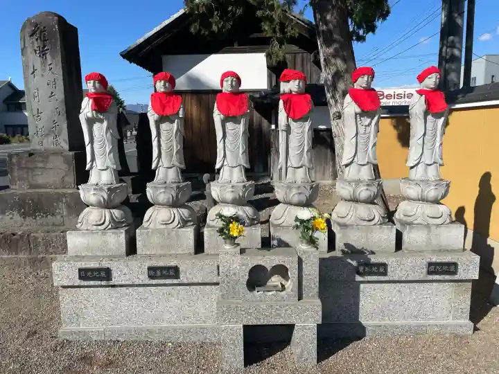 同聚院の{uncategorized: "未分類", other: "その他", undefined: "問題あり", building: "その他建物", grave: "お墓", sacred_gate: "鳥居", guardian: "狛犬", statue: "像", buddha: "仏像", history: "歴史", nature: "自然", garden: "庭園", animal: "動物", pagoda: "塔", temizu: "手水舎", mountain_gate: "山門・神門", sanctuary: "本殿・本堂", subordinate: "末社・摂社", art: "芸術", scenery: "景色", jizo: "地蔵", ema: "絵馬", goshuin: "御朱印", omikuji: "おみくじ", items: "授与品その他", amulet: "お守り", goshuincho: "御朱印帳", eats: "食事", festival: "お祭り", votive_dance: "神楽", shichigosan: "七五三参", wedding: "結婚式", experience: "体験その他", initially: "初詣", around: "周辺", anti_infection: "感染症対策"}