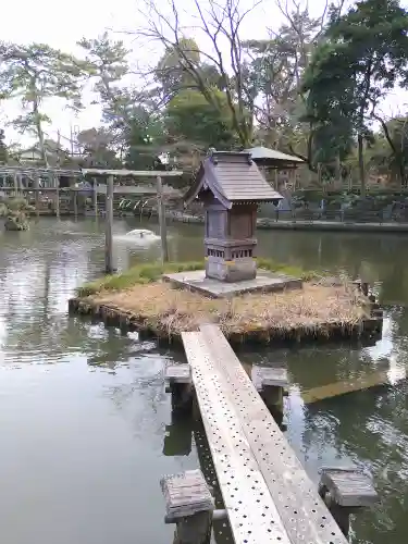 越ヶ谷久伊豆神社の庭園