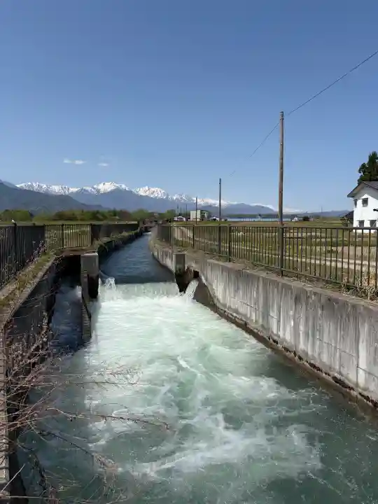 仁科神明宮の{uncategorized: "未分類", other: "その他", undefined: "問題あり", building: "その他建物", grave: "お墓", sacred_gate: "鳥居", guardian: "狛犬", statue: "像", buddha: "仏像", history: "歴史", nature: "自然", garden: "庭園", animal: "動物", pagoda: "塔", temizu: "手水舎", mountain_gate: "山門・神門", sanctuary: "本殿・本堂", subordinate: "末社・摂社", art: "芸術", scenery: "景色", jizo: "地蔵", ema: "絵馬", goshuin: "御朱印", omikuji: "おみくじ", items: "授与品その他", amulet: "お守り", goshuincho: "御朱印帳", eats: "食事", festival: "お祭り", votive_dance: "神楽", shichigosan: "七五三参", wedding: "結婚式", experience: "体験その他", initially: "初詣", around: "周辺", anti_infection: "感染症対策"}