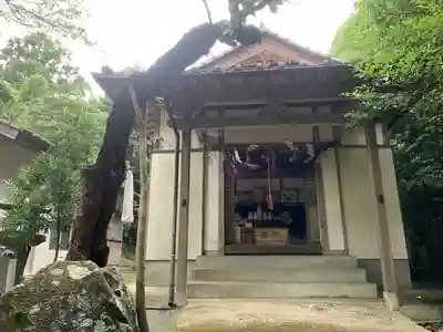 興神社の本殿
