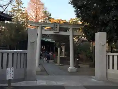 三囲神社の鳥居