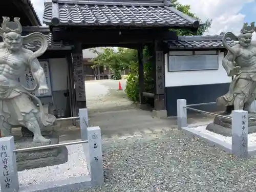 祇園山 徳城寺の山門