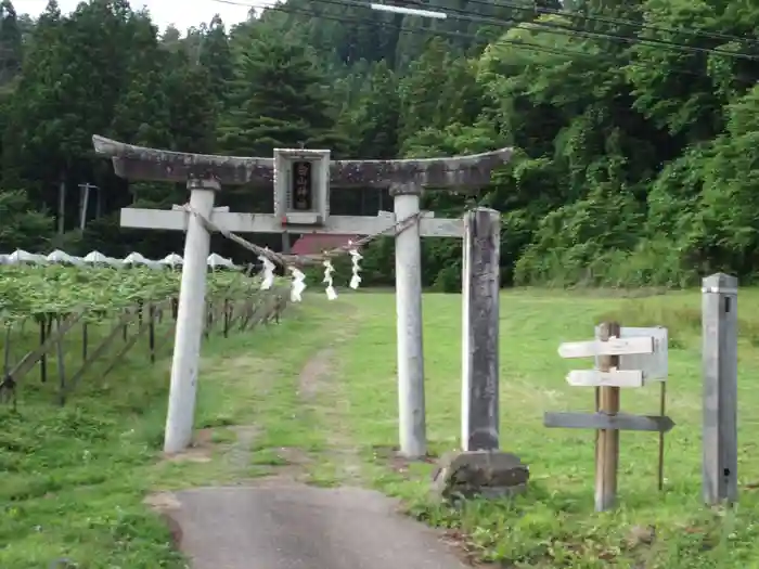 赤沢薬師堂の鳥居