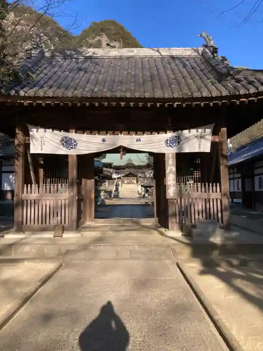 八栗寺の{uncategorized: "未分類", other: "その他", undefined: "問題あり", building: "その他建物", grave: "お墓", sacred_gate: "鳥居", guardian: "狛犬", statue: "像", buddha: "仏像", history: "歴史", nature: "自然", garden: "庭園", animal: "動物", pagoda: "塔", temizu: "手水舎", mountain_gate: "山門・神門", sanctuary: "本殿・本堂", subordinate: "末社・摂社", art: "芸術", scenery: "景色", jizo: "地蔵", ema: "絵馬", goshuin: "御朱印", omikuji: "おみくじ", items: "授与品その他", amulet: "お守り", goshuincho: "御朱印帳", eats: "食事", festival: "お祭り", votive_dance: "神楽", shichigosan: "七五三参", wedding: "結婚式", experience: "体験その他", initially: "初詣", around: "周辺", anti_infection: "感染症対策"}