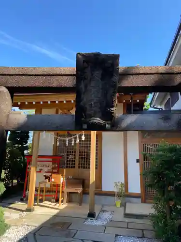 天明稲荷神社の本殿