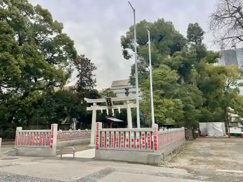 熊野神社の{uncategorized: "未分類", other: "その他", undefined: "問題あり", building: "その他建物", grave: "お墓", sacred_gate: "鳥居", guardian: "狛犬", statue: "像", buddha: "仏像", history: "歴史", nature: "自然", garden: "庭園", animal: "動物", pagoda: "塔", temizu: "手水舎", mountain_gate: "山門・神門", sanctuary: "本殿・本堂", subordinate: "末社・摂社", art: "芸術", scenery: "景色", jizo: "地蔵", ema: "絵馬", goshuin: "御朱印", omikuji: "おみくじ", items: "授与品その他", amulet: "お守り", goshuincho: "御朱印帳", eats: "食事", festival: "お祭り", votive_dance: "神楽", shichigosan: "七五三参", wedding: "結婚式", experience: "体験その他", initially: "初詣", around: "周辺", anti_infection: "感染症対策"}