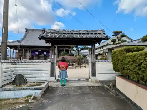 蓮行寺の山門