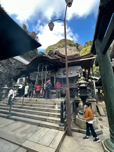 宝山寺の本殿・本堂