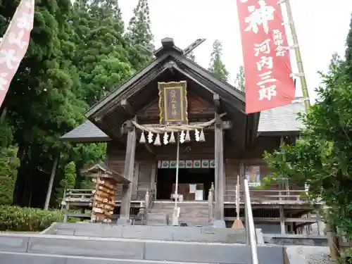 八海山尊神社の本殿