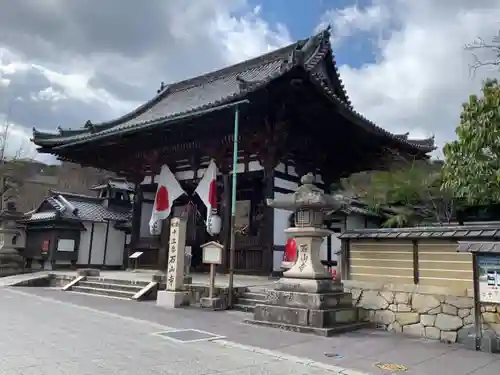 石山寺の山門