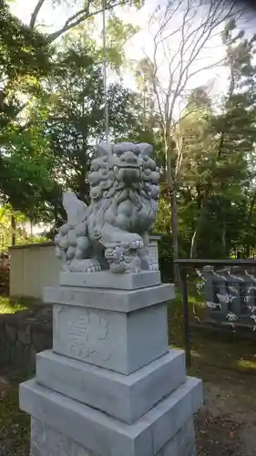 籠守勝手神社（木曽川町黒田）の狛犬