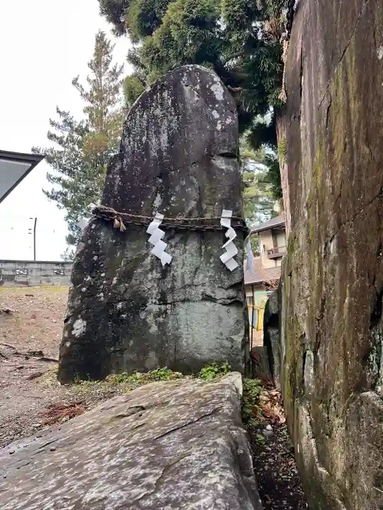 三ツ石神社(岩手県)