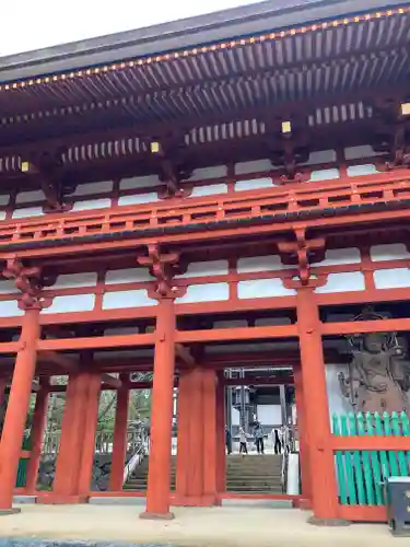 高野山金剛峯寺の山門