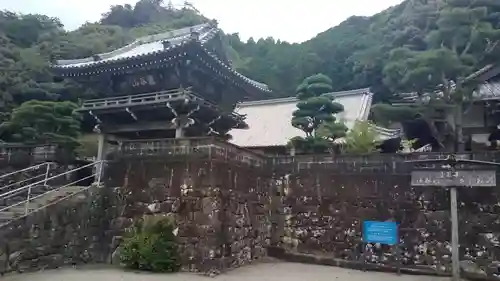 霊巌寺の山門・神門