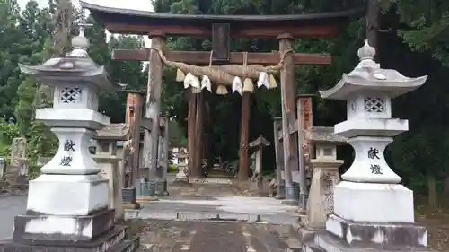 諏訪神社の鳥居