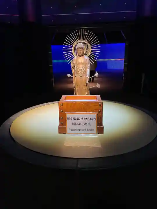 東本願寺本廟 牛久浄苑(牛久大仏)の仏像