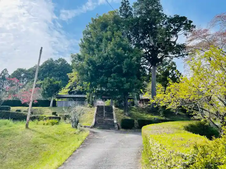 伊勢廻寺の{uncategorized: "未分類", other: "その他", undefined: "問題あり", building: "その他建物", grave: "お墓", sacred_gate: "鳥居", guardian: "狛犬", statue: "像", buddha: "仏像", history: "歴史", nature: "自然", garden: "庭園", animal: "動物", pagoda: "塔", temizu: "手水舎", mountain_gate: "山門・神門", sanctuary: "本殿・本堂", subordinate: "末社・摂社", art: "芸術", scenery: "景色", jizo: "地蔵", ema: "絵馬", goshuin: "御朱印", omikuji: "おみくじ", items: "授与品その他", amulet: "お守り", goshuincho: "御朱印帳", eats: "食事", festival: "お祭り", votive_dance: "神楽", shichigosan: "七五三参", wedding: "結婚式", experience: "体験その他", initially: "初詣", around: "周辺", anti_infection: "感染症対策"}