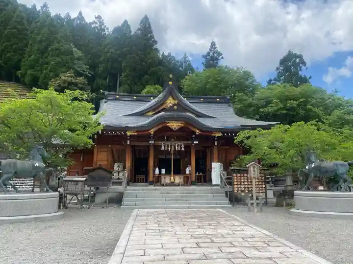 丹生川上神社(上社)の{uncategorized: "未分類", other: "その他", undefined: "問題あり", building: "その他建物", grave: "お墓", sacred_gate: "鳥居", guardian: "狛犬", statue: "像", buddha: "仏像", history: "歴史", nature: "自然", garden: "庭園", animal: "動物", pagoda: "塔", temizu: "手水舎", mountain_gate: "山門・神門", sanctuary: "本殿・本堂", subordinate: "末社・摂社", art: "芸術", scenery: "景色", jizo: "地蔵", ema: "絵馬", goshuin: "御朱印", omikuji: "おみくじ", items: "授与品その他", amulet: "お守り", goshuincho: "御朱印帳", eats: "食事", festival: "お祭り", votive_dance: "神楽", shichigosan: "七五三参", wedding: "結婚式", experience: "体験その他", initially: "初詣", around: "周辺", anti_infection: "感染症対策"}
