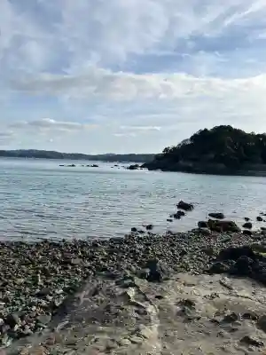 伊射波神社の{uncategorized: "未分類", other: "その他", undefined: "問題あり", building: "その他建物", grave: "お墓", sacred_gate: "鳥居", guardian: "狛犬", statue: "像", buddha: "仏像", history: "歴史", nature: "自然", garden: "庭園", animal: "動物", pagoda: "塔", temizu: "手水舎", mountain_gate: "山門・神門", sanctuary: "本殿・本堂", subordinate: "末社・摂社", art: "芸術", scenery: "景色", jizo: "地蔵", ema: "絵馬", goshuin: "御朱印", omikuji: "おみくじ", items: "授与品その他", amulet: "お守り", goshuincho: "御朱印帳", eats: "食事", festival: "お祭り", votive_dance: "神楽", shichigosan: "七五三参", wedding: "結婚式", experience: "体験その他", initially: "初詣", around: "周辺", anti_infection: "感染症対策"}