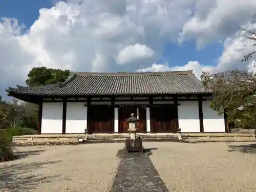 新薬師寺の本殿・本堂