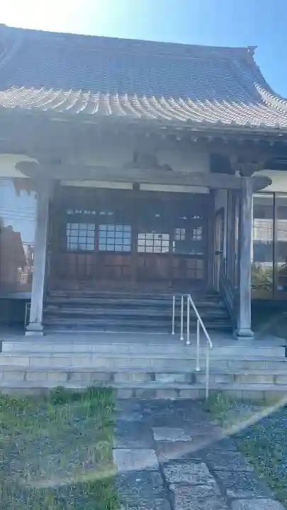本光寺の{uncategorized: "未分類", other: "その他", undefined: "問題あり", building: "その他建物", grave: "お墓", sacred_gate: "鳥居", guardian: "狛犬", statue: "像", buddha: "仏像", history: "歴史", nature: "自然", garden: "庭園", animal: "動物", pagoda: "塔", temizu: "手水舎", mountain_gate: "山門・神門", sanctuary: "本殿・本堂", subordinate: "末社・摂社", art: "芸術", scenery: "景色", jizo: "地蔵", ema: "絵馬", goshuin: "御朱印", omikuji: "おみくじ", items: "授与品その他", amulet: "お守り", goshuincho: "御朱印帳", eats: "食事", festival: "お祭り", votive_dance: "神楽", shichigosan: "七五三参", wedding: "結婚式", experience: "体験その他", initially: "初詣", around: "周辺", anti_infection: "感染症対策"}