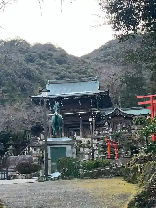 伊奈波神社の{uncategorized: "未分類", other: "その他", undefined: "問題あり", building: "その他建物", grave: "お墓", sacred_gate: "鳥居", guardian: "狛犬", statue: "像", buddha: "仏像", history: "歴史", nature: "自然", garden: "庭園", animal: "動物", pagoda: "塔", temizu: "手水舎", mountain_gate: "山門・神門", sanctuary: "本殿・本堂", subordinate: "末社・摂社", art: "芸術", scenery: "景色", jizo: "地蔵", ema: "絵馬", goshuin: "御朱印", omikuji: "おみくじ", items: "授与品その他", amulet: "お守り", goshuincho: "御朱印帳", eats: "食事", festival: "お祭り", votive_dance: "神楽", shichigosan: "七五三参", wedding: "結婚式", experience: "体験その他", initially: "初詣", around: "周辺", anti_infection: "感染症対策"}
