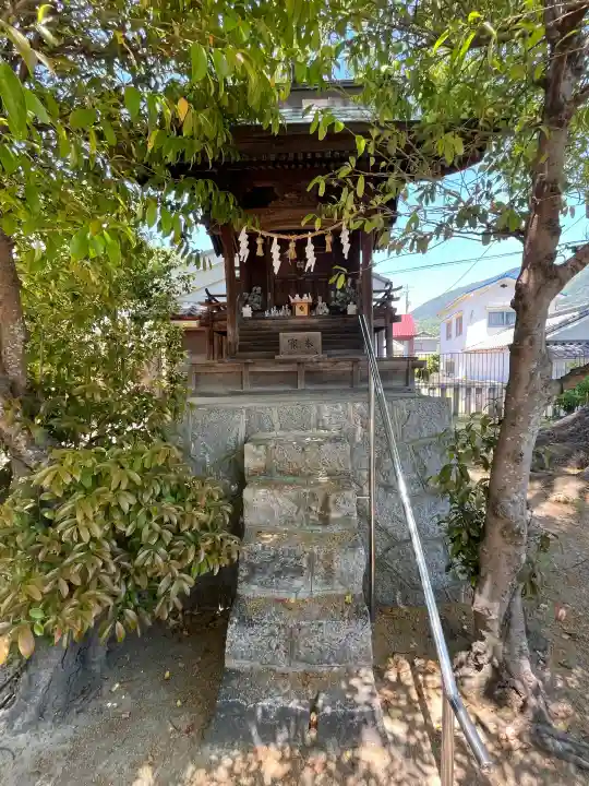 八岩華神社の{uncategorized: "未分類", other: "その他", undefined: "問題あり", building: "その他建物", grave: "お墓", sacred_gate: "鳥居", guardian: "狛犬", statue: "像", buddha: "仏像", history: "歴史", nature: "自然", garden: "庭園", animal: "動物", pagoda: "塔", temizu: "手水舎", mountain_gate: "山門・神門", sanctuary: "本殿・本堂", subordinate: "末社・摂社", art: "芸術", scenery: "景色", jizo: "地蔵", ema: "絵馬", goshuin: "御朱印", omikuji: "おみくじ", items: "授与品その他", amulet: "お守り", goshuincho: "御朱印帳", eats: "食事", festival: "お祭り", votive_dance: "神楽", shichigosan: "七五三参", wedding: "結婚式", experience: "体験その他", initially: "初詣", around: "周辺", anti_infection: "感染症対策"}