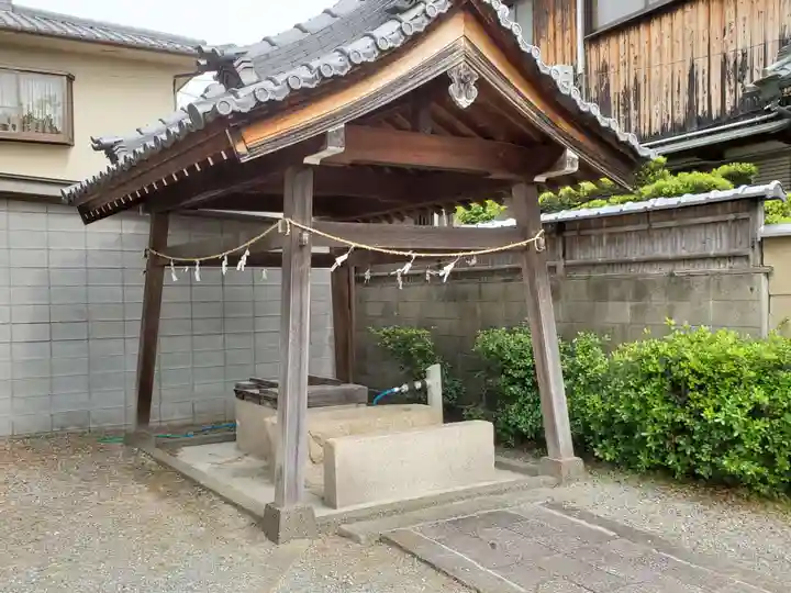 久々知須佐男神社の手水舎