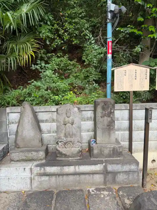 師岡熊野神社の{uncategorized: "未分類", other: "その他", undefined: "問題あり", building: "その他建物", grave: "お墓", sacred_gate: "鳥居", guardian: "狛犬", statue: "像", buddha: "仏像", history: "歴史", nature: "自然", garden: "庭園", animal: "動物", pagoda: "塔", temizu: "手水舎", mountain_gate: "山門・神門", sanctuary: "本殿・本堂", subordinate: "末社・摂社", art: "芸術", scenery: "景色", jizo: "地蔵", ema: "絵馬", goshuin: "御朱印", omikuji: "おみくじ", items: "授与品その他", amulet: "お守り", goshuincho: "御朱印帳", eats: "食事", festival: "お祭り", votive_dance: "神楽", shichigosan: "七五三参", wedding: "結婚式", experience: "体験その他", initially: "初詣", around: "周辺", anti_infection: "感染症対策"}