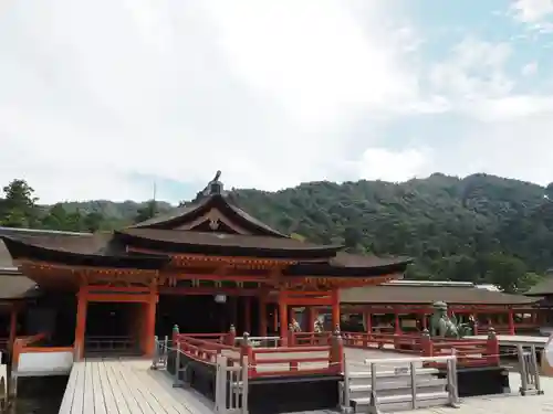 厳島神社の本殿