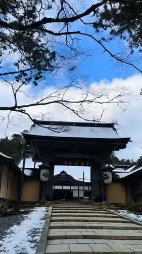 高野山金剛峯寺の山門