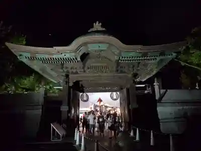豊川閣　妙厳寺の山門・神門
