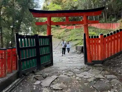 神倉神社（熊野速玉大社摂社）の{uncategorized: "未分類", other: "その他", undefined: "問題あり", building: "その他建物", grave: "お墓", sacred_gate: "鳥居", guardian: "狛犬", statue: "像", buddha: "仏像", history: "歴史", nature: "自然", garden: "庭園", animal: "動物", pagoda: "塔", temizu: "手水舎", mountain_gate: "山門・神門", sanctuary: "本殿・本堂", subordinate: "末社・摂社", art: "芸術", scenery: "景色", jizo: "地蔵", ema: "絵馬", goshuin: "御朱印", omikuji: "おみくじ", items: "授与品その他", amulet: "お守り", goshuincho: "御朱印帳", eats: "食事", festival: "お祭り", votive_dance: "神楽", shichigosan: "七五三参", wedding: "結婚式", experience: "体験その他", initially: "初詣", around: "周辺", anti_infection: "感染症対策"}