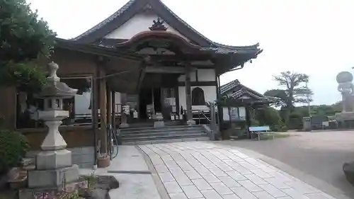 圓陵寺の本殿・本堂