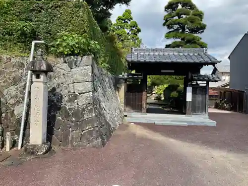 松源寺の山門