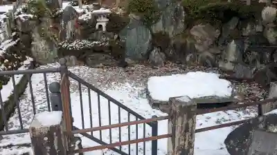 走落神社の{uncategorized: "未分類", other: "その他", undefined: "問題あり", building: "その他建物", grave: "お墓", sacred_gate: "鳥居", guardian: "狛犬", statue: "像", buddha: "仏像", history: "歴史", nature: "自然", garden: "庭園", animal: "動物", pagoda: "塔", temizu: "手水舎", mountain_gate: "山門・神門", sanctuary: "本殿・本堂", subordinate: "末社・摂社", art: "芸術", scenery: "景色", jizo: "地蔵", ema: "絵馬", goshuin: "御朱印", omikuji: "おみくじ", items: "授与品その他", amulet: "お守り", goshuincho: "御朱印帳", eats: "食事", festival: "お祭り", votive_dance: "神楽", shichigosan: "七五三参", wedding: "結婚式", experience: "体験その他", initially: "初詣", around: "周辺", anti_infection: "感染症対策"}