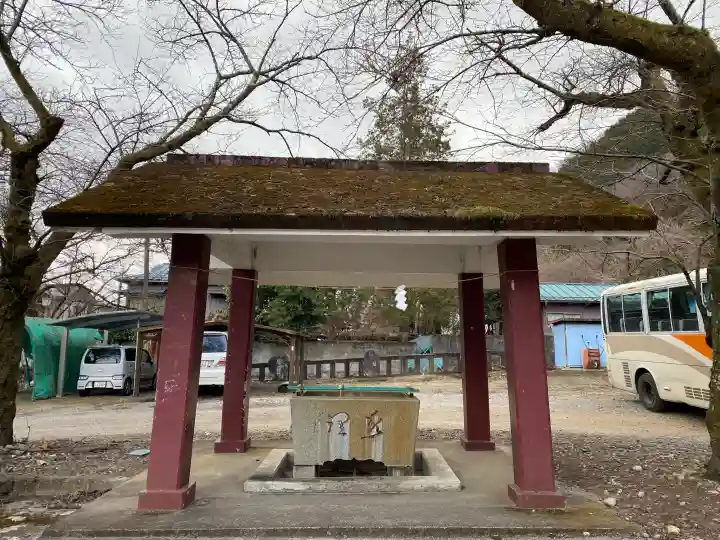 藤原町護国神社の{uncategorized: "未分類", other: "その他", undefined: "問題あり", building: "その他建物", grave: "お墓", sacred_gate: "鳥居", guardian: "狛犬", statue: "像", buddha: "仏像", history: "歴史", nature: "自然", garden: "庭園", animal: "動物", pagoda: "塔", temizu: "手水舎", mountain_gate: "山門・神門", sanctuary: "本殿・本堂", subordinate: "末社・摂社", art: "芸術", scenery: "景色", jizo: "地蔵", ema: "絵馬", goshuin: "御朱印", omikuji: "おみくじ", items: "授与品その他", amulet: "お守り", goshuincho: "御朱印帳", eats: "食事", festival: "お祭り", votive_dance: "神楽", shichigosan: "七五三参", wedding: "結婚式", experience: "体験その他", initially: "初詣", around: "周辺", anti_infection: "感染症対策"}