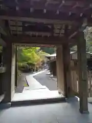 定光院の山門