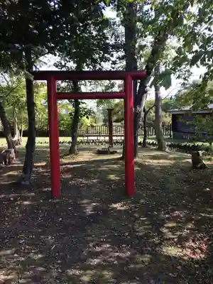 サケ神社（サケの慰霊塔）の鳥居
