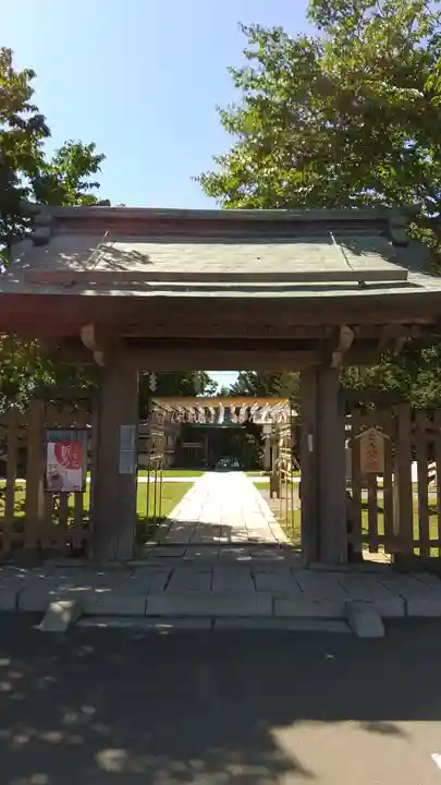 根室金刀比羅神社の山門・神門