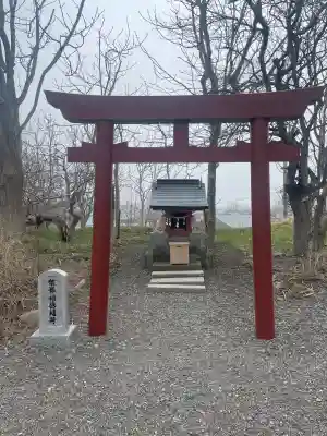 幣舞福徳稲荷神社（釧路厳島神社）の{uncategorized: "未分類", other: "その他", undefined: "問題あり", building: "その他建物", grave: "お墓", sacred_gate: "鳥居", guardian: "狛犬", statue: "像", buddha: "仏像", history: "歴史", nature: "自然", garden: "庭園", animal: "動物", pagoda: "塔", temizu: "手水舎", mountain_gate: "山門・神門", sanctuary: "本殿・本堂", subordinate: "末社・摂社", art: "芸術", scenery: "景色", jizo: "地蔵", ema: "絵馬", goshuin: "御朱印", omikuji: "おみくじ", items: "授与品その他", amulet: "お守り", goshuincho: "御朱印帳", eats: "食事", festival: "お祭り", votive_dance: "神楽", shichigosan: "七五三参", wedding: "結婚式", experience: "体験その他", initially: "初詣", around: "周辺", anti_infection: "感染症対策"}